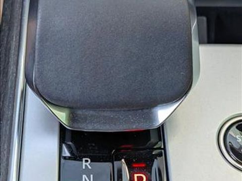 Certified 2025 Land Rover Range Rover SE AWD/4WD image 12