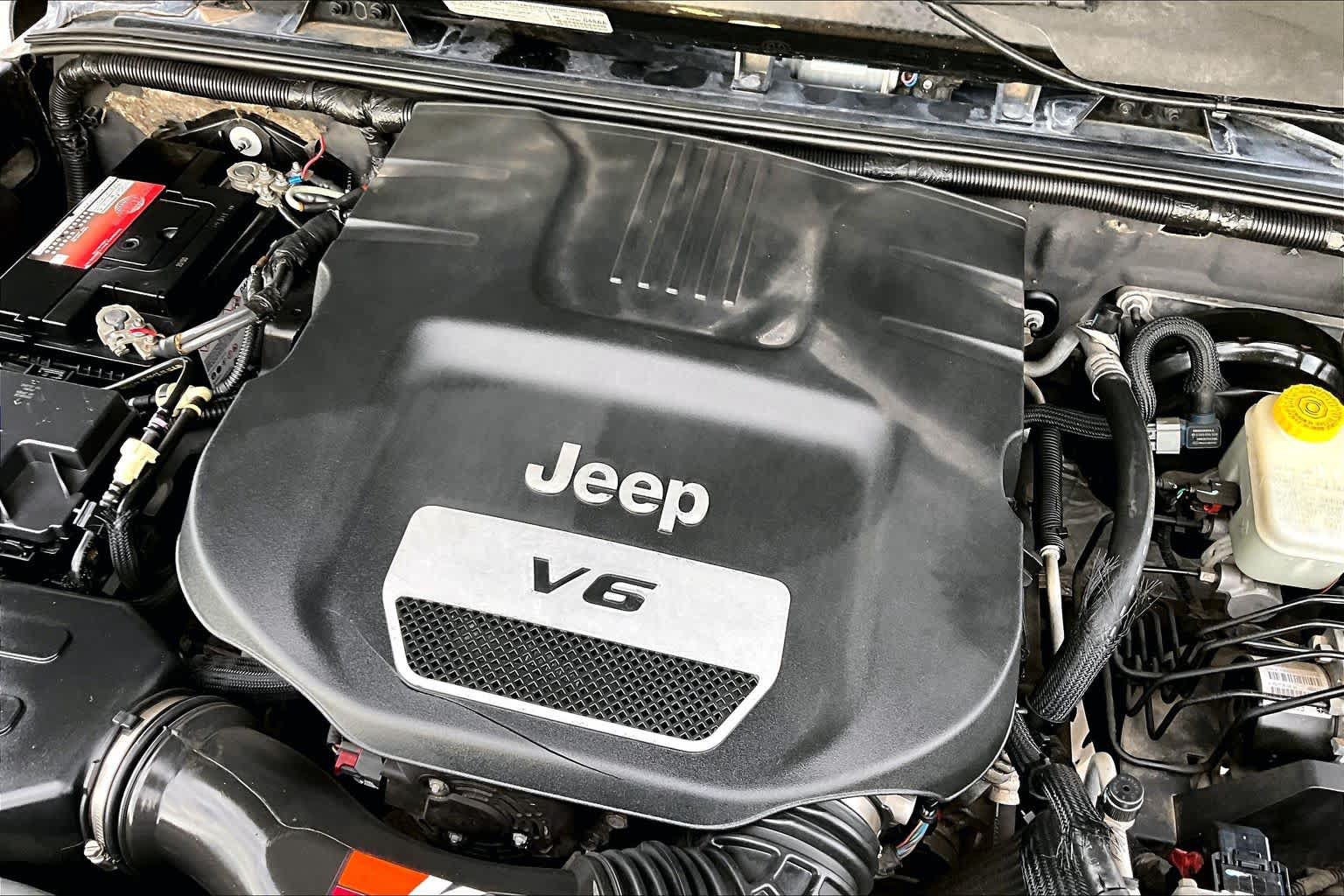 Used 2014 Jeep Wrangler Unlimited Sahara AWD/4WD image 32