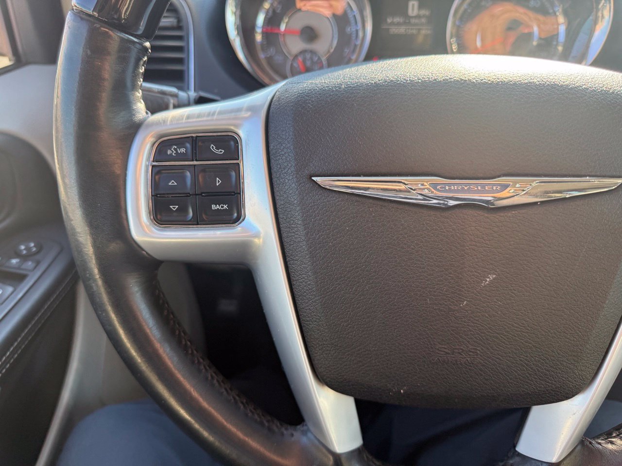Used 2013 Chrysler Town & Country Limited w/ Luxury Group FWD image 16