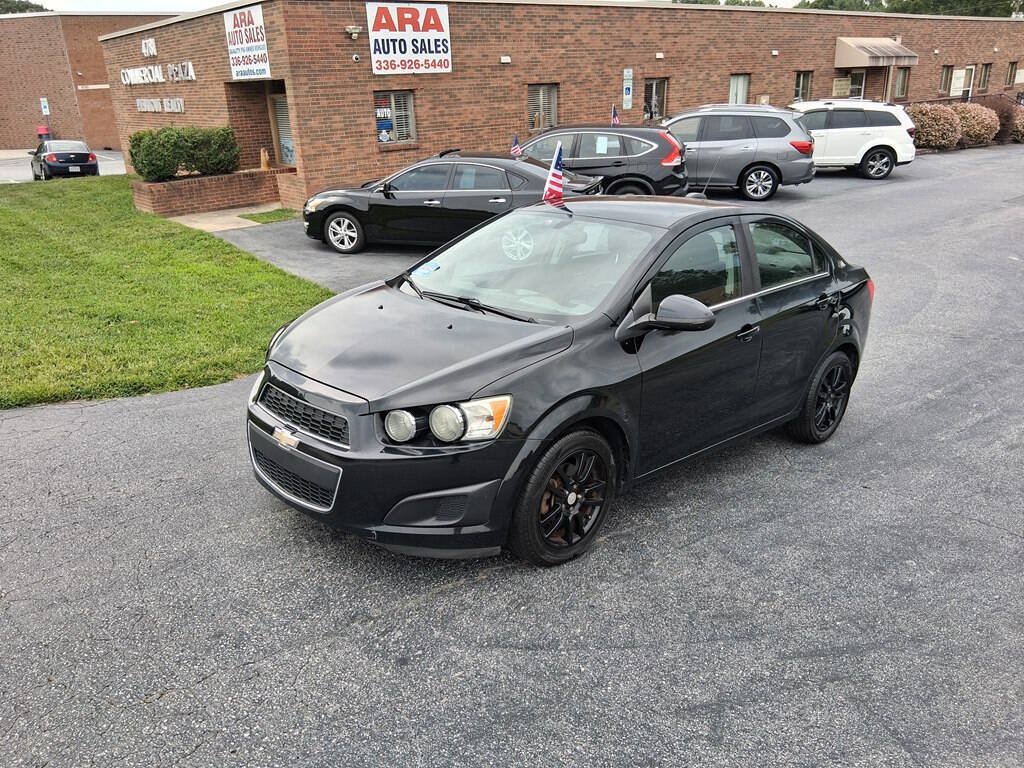 Used 2016 Chevrolet Sonic LT FWD image 1