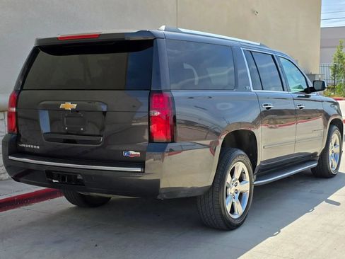 Used 2015 Chevrolet Suburban LTZ RWD image 3