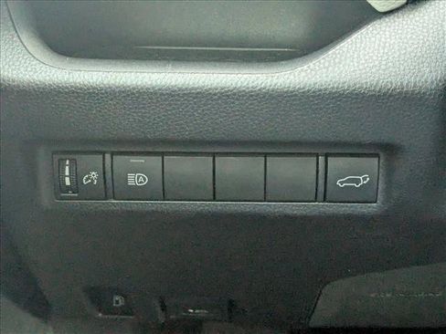 Used 2021 Toyota RAV4 XLE Premium AWD/4WD image 17
