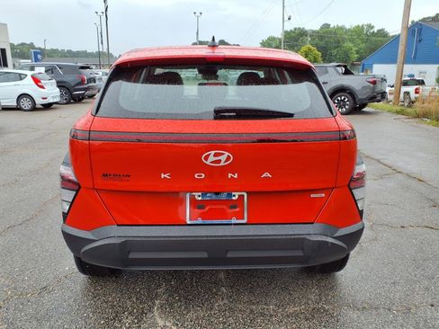Used 2024 Hyundai Kona SE image 4