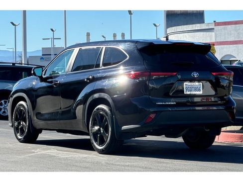 Certified 2023 Toyota Highlander LE image 6