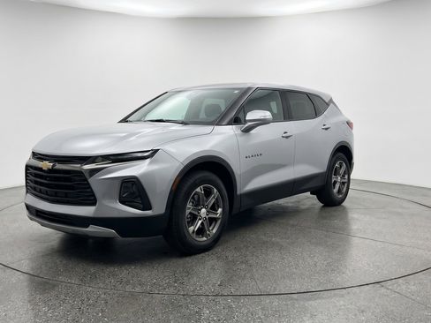 Used 2025 Chevrolet Blazer LT image 3