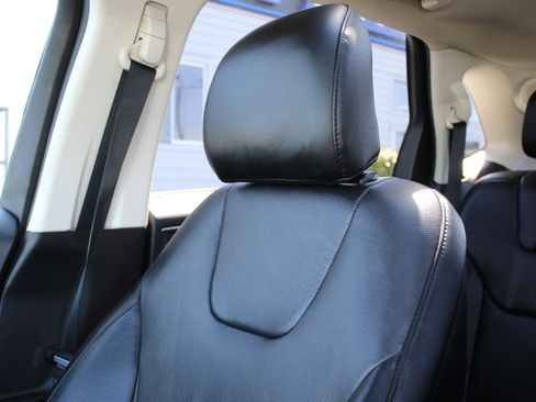 Used 2019 Ford Edge Titanium w/ Equipment Group 301A AWD/4WD image 42