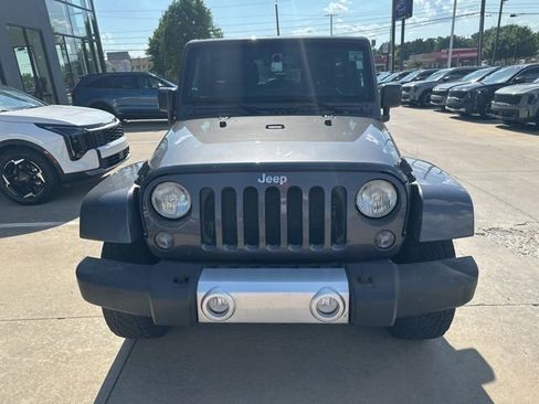 Used 2014 Jeep Wrangler Unlimited Sahara w/ Connectivity Group AWD/4WD image 2
