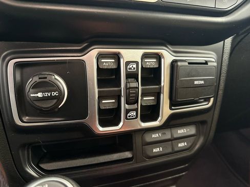 Used 2019 Jeep Wrangler Unlimited Sport S image 28