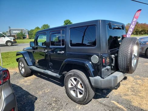 Used 2013 Jeep Wrangler Unlimited Sahara w/ Connectivity Group AWD/4WD image 5