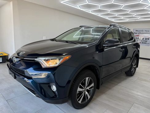 Used 2017 Toyota RAV4 XLE w/ Carpet Mat Package FWD image 3