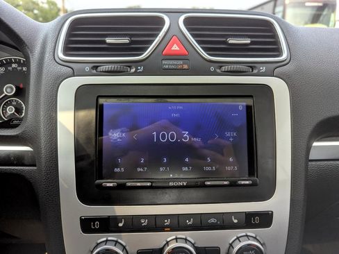 Used 2014 Volkswagen Eos image 25