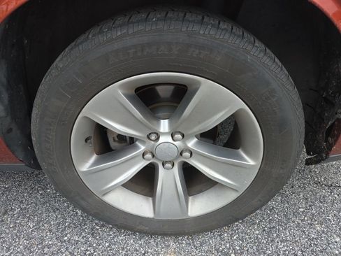 Used 2021 Dodge Challenger SXT image 11