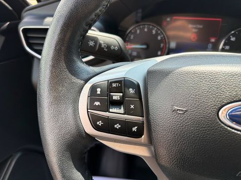 Used 2023 Ford Explorer XLT w/ Equipment Group 202A AWD/4WD image 13