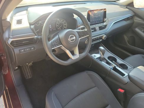 Used 2025 Nissan Altima 2.5 SV FWD image 13