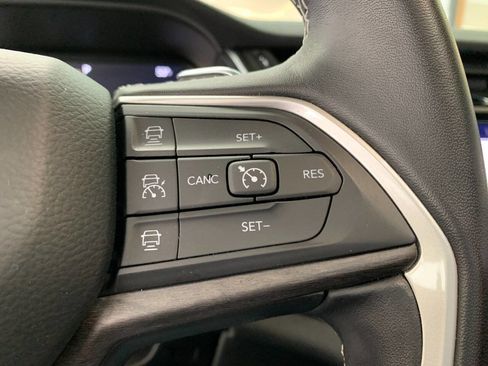 Used 2021 Jeep Grand Cherokee L Limited AWD/4WD image 16