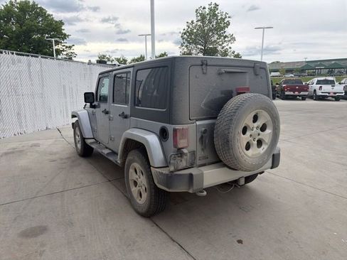 Used 2015 Jeep Wrangler Unlimited Sahara w/ Connectivity Group AWD/4WD image 9