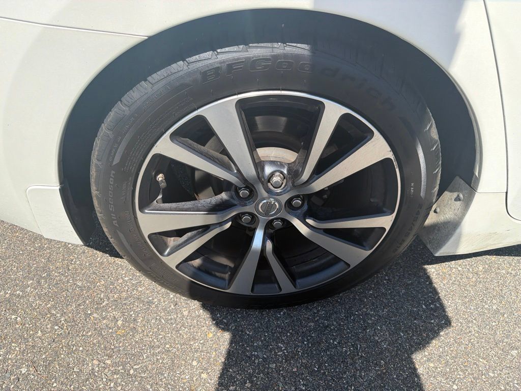 Used 2017 Nissan Maxima Platinum FWD image 10