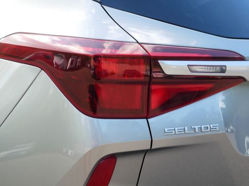 Used 2023 Kia Seltos LX AWD/4WD image 17