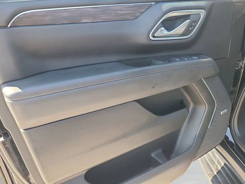 Used 2024 Chevrolet Suburban LT AWD/4WD image 15
