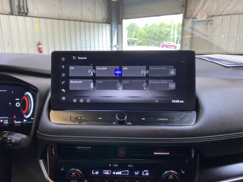 Used 2025 Nissan Rogue SL w/ Tech Package FWD image 39
