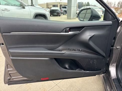 Used 2023 Toyota Camry SE image 18