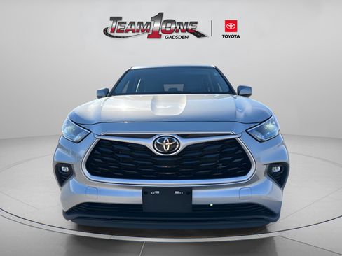 Used 2023 Toyota Highlander LE image 4