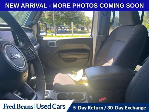 Used 2023 Jeep Gladiator Sport AWD/4WD image 11