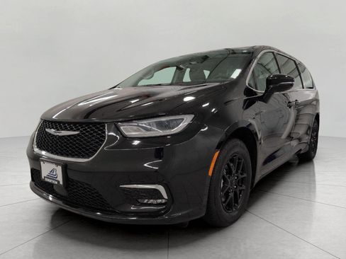 Used 2024 Chrysler Pacifica Touring-L FWD image 13