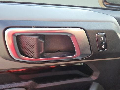 Used 2023 Ford Bronco Badlands image 28