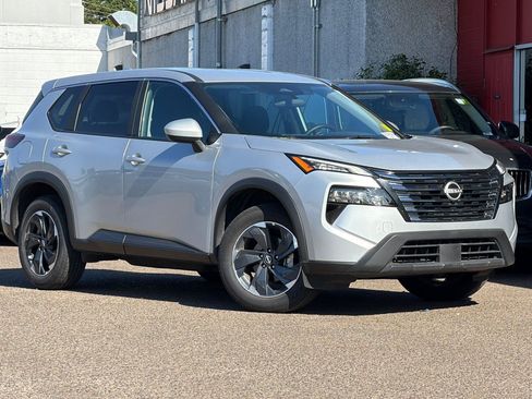 Used 2025 Nissan Rogue SV FWD image 2