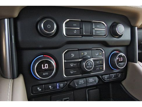 Used 2022 Chevrolet Tahoe Premier w/ Premium Package RWD image 24