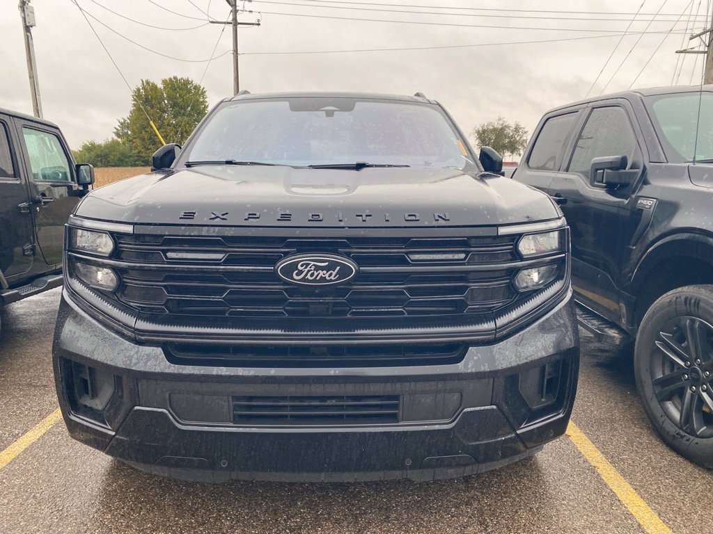 Used 2025 Ford Expedition Max Platinum w/ Stealth Appearance Package AWD/4WD image 15
