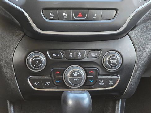 Used 2023 Jeep Cherokee Altitude Lux w/ Lux Elite Package image 34