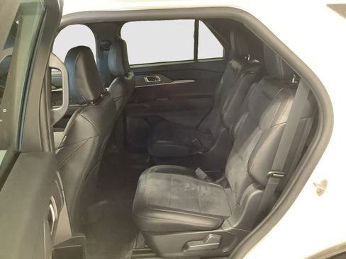 Used 2025 Ford Explorer ST RWD image 19