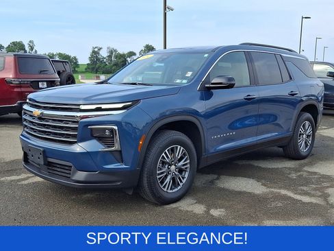 Used 2024 Chevrolet Traverse LT FWD image 3