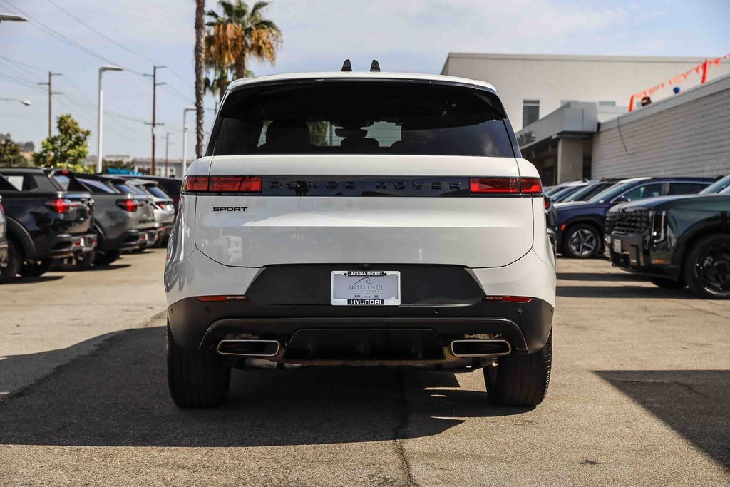 Used 2025 Land Rover Range Rover Sport SE AWD/4WD image 5