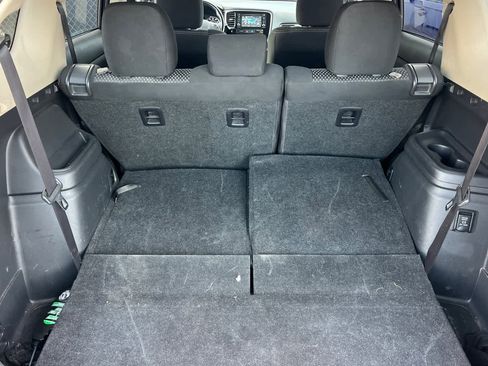 Used 2017 Mitsubishi Outlander ES image 16