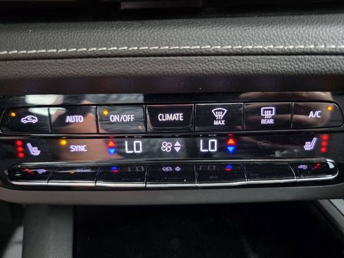 Used 2022 Buick Envision Essence w/ Technology Package II AWD/4WD image 21