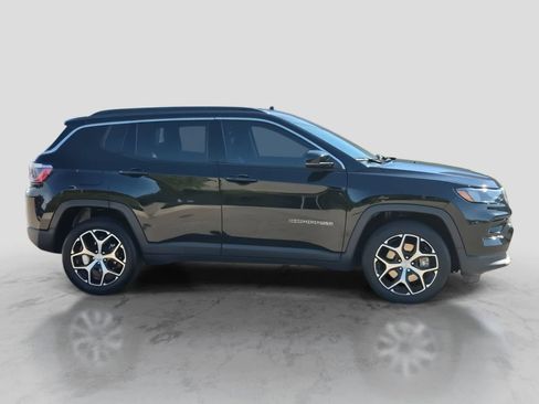 Used 2024 Jeep Compass Limited AWD/4WD image 9