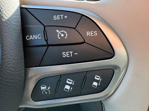 Used 2017 Chrysler Pacifica Limited w/ UConnect Theater Package image 19