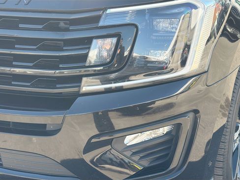 Used 2021 Ford Expedition Max Limited image 9