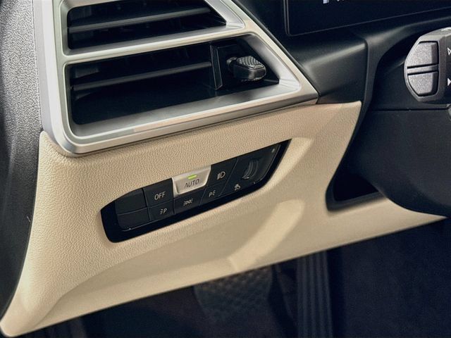New 2026 BMW 330i xDrive Sedan w/ Premium Package AWD/4WD image 10