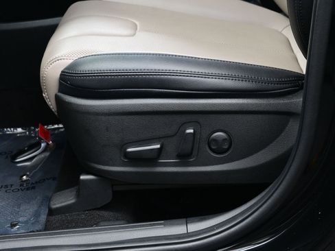 Used 2023 Hyundai Santa Fe SEL w/ Premium Package image 11