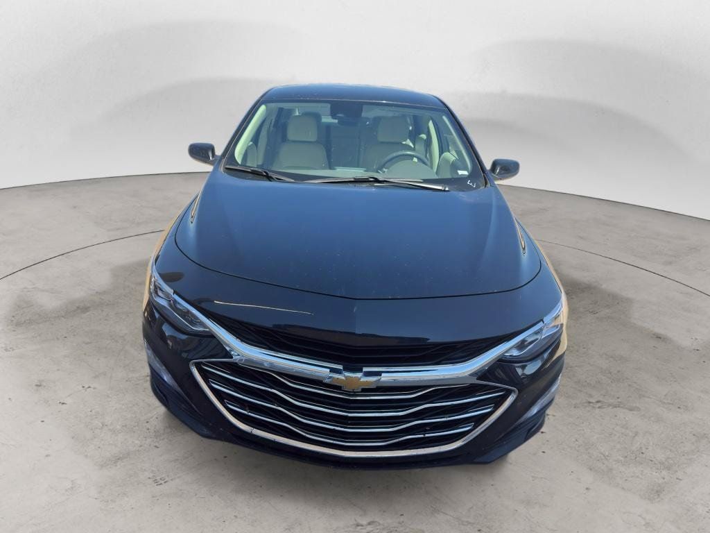 Used 2024 Chevrolet Malibu LT FWD image 2