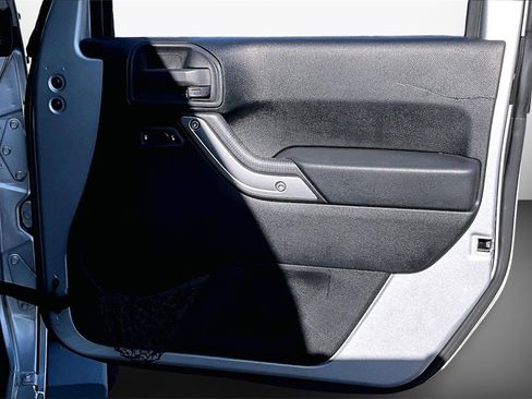 Used 2011 Jeep Wrangler Sahara image 22