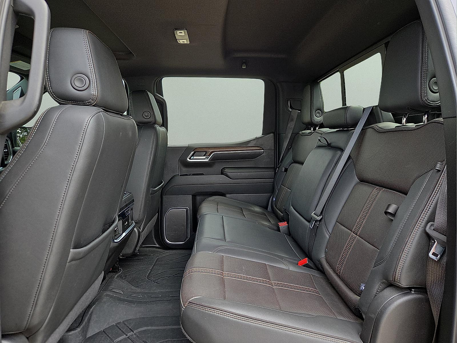 Used 2024 Chevrolet Silverado 1500 High Country w/ High Country Premium Package AWD/4WD image 10