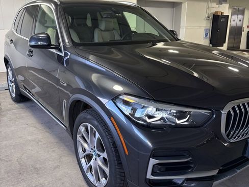 Used 2022 BMW X5 xDrive45e w/ Premium Package image 2