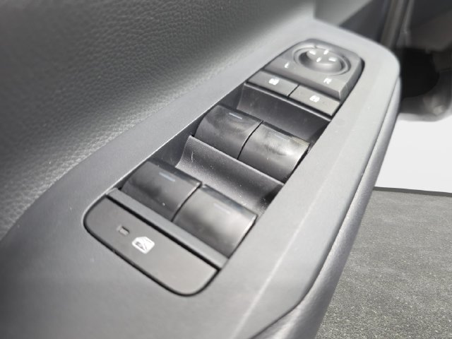 Certified 2025 Toyota Prius LE FWD image 23