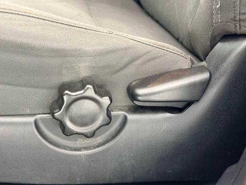 Used 2016 Toyota Tacoma TRD Sport image 16