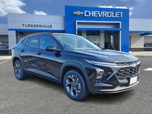 New 2026 Chevrolet Trax LT w/ Sunroof Package image 2